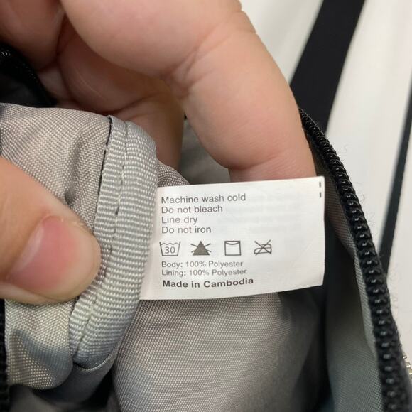 Baggallini Onyx Floral Flip Zip Crossbody Bag - Picture 7 of 12